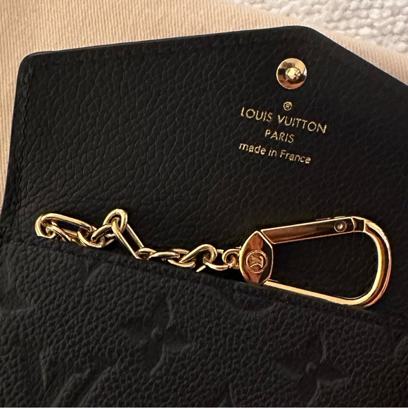 LOUIS VUITTON KEY POUCH - Picture 8 of 8